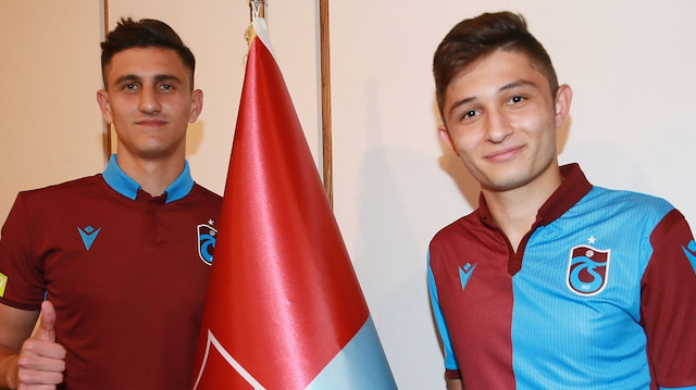 Trabzonspor, Altınordu'nun genç futbolcuları Atakan Gündüz ve Salih Kavrazlı ile üçer yıllık sözleşme imzaladı.