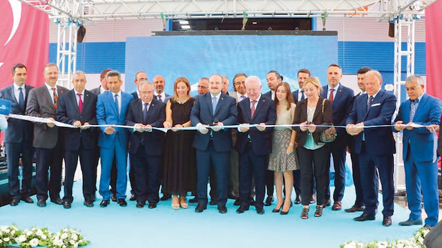 Sanayi ve Teknoloji Bakanı Mustafa Varank, Sakarya’nın Ferizli ilçesinde bulunan Organize Sanayi Bölgesindeki Arsan Kauçuk Plastik Makine fabrikasının açılış törenine katıldı.