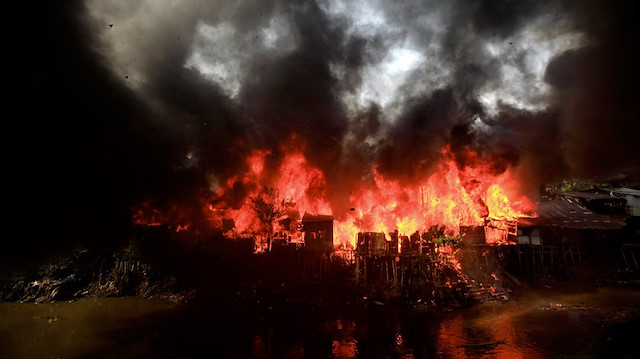 Endonezya'da çakmak fabrikasında yangın: 30 ölü