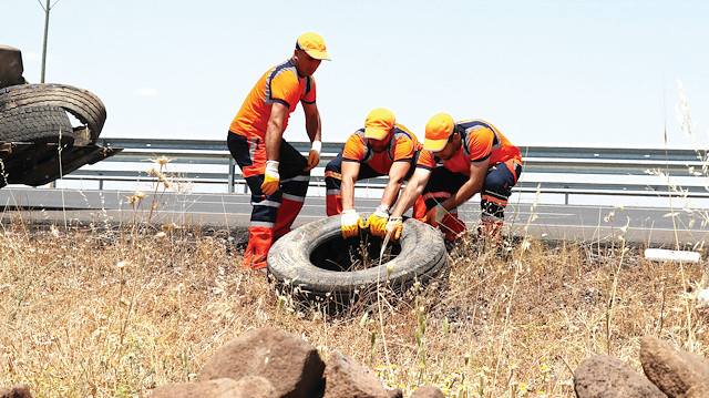Türkiye’nin dört bir yanını saran 67 bin kilometre yol ağında, ‘turuncu adamlar’ görev yapıyor.