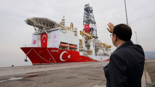 Sondaj gemisi 'Yavuz' Kıbrıs'ta arama yapmak üzere Enerji Bakanı fatih Dönmez'in de katıldığı törenle uğurlandı.