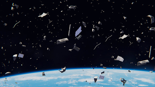 Dünya yörüngesinde binlerce uzay çöpü yer alıyor.