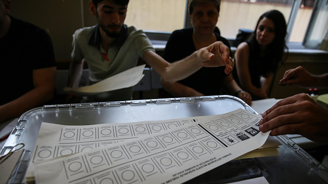 İstanbul'da Büyükşehir Belediye Başkanlığı seçimi yapılıyor