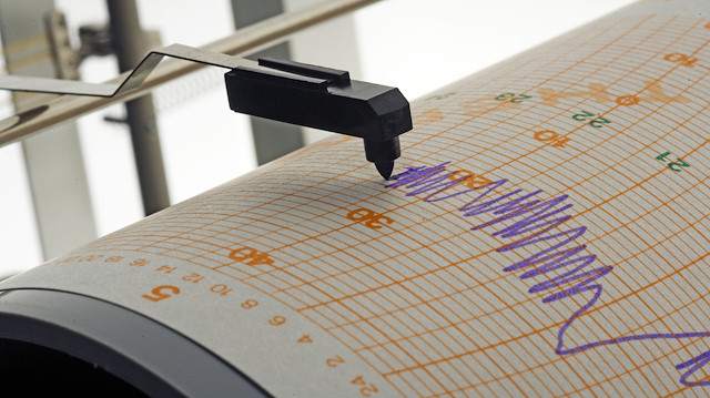 5,6 büyüklüğündeki deprem, yerin 9,5 kilometre altında kaydedildi.