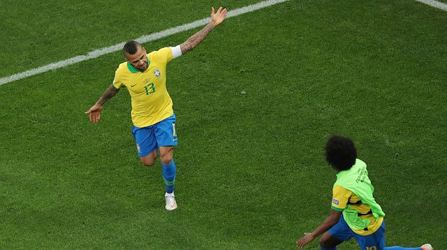 Dani Alves, Brezilya Milli Takımı’nın, Peru'yu yendiği maçın ardından, Paris Saint-Germain macerasına son verdiğini açıkladı.