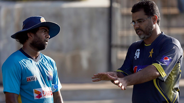 Pakistan's team coach Waqar Younis (R) talks about bowling with Sri Lanka's fast bowler Lasith Malinga during a practice session ahead of their second ODI (One Day International) cricket match in Hambantota August 25, 2014. REUTERS/Dinuka Liyanawatte (SRI LANKA - Tags: SPORT CRICKET)

