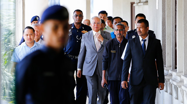 Malezya'da eski Başbakan Necip Rezak yolsuzluk ile suçlanıyor. 
