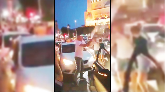 Seçim kutlamaları sırasında bir CHP’linin Maltepe Merkez Camisi’ne doğru şampanya patlatması büyük tepki çekti.