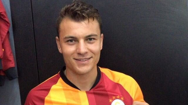 Galatasaray'a transfer olacağı iddia edilen Yusuf Erdoğan, sarı kırmızılı formayla poz verdi.