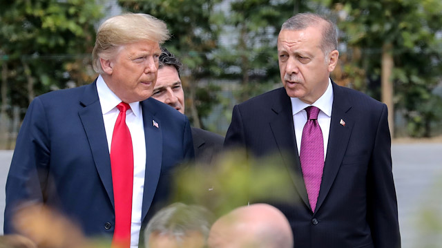  U.S. President Donald Trump speaks withh Turkey's President Tayyip Erdoğan