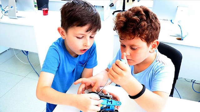 Çocuk Üniversitesi Projesi kapsamında ​Kırklareli Üniversitesi 6 ile 10 yaşları arası çocuklara robotik kodlama eğitimi veriyor.