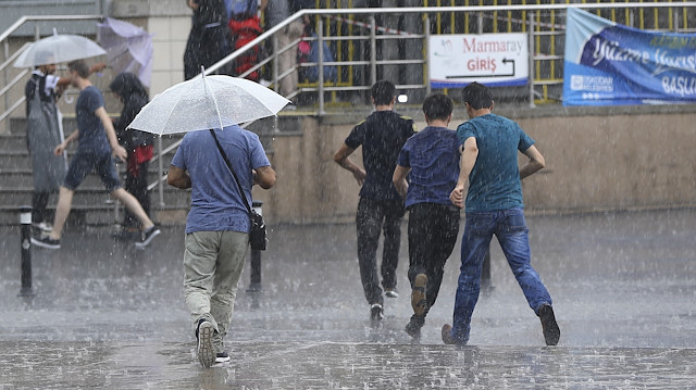 Meteorolojiden İstanbul ve bazı illere yağış uyarısı yapıldı. 
