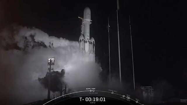 Falcon Heavy roketi