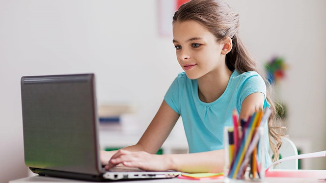 Günümüzde çocuklar da e-ticaret siteleri için potansiyel müşteri konumunda yer alıyor.