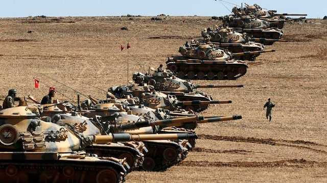 ناقلات مدرّعة وقوات خاصة.. لماذا يتوجه الجيش التركي نحو سوريا؟