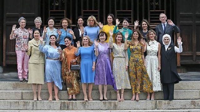 First ladies took 'family photo' at G20 summit in Japan.