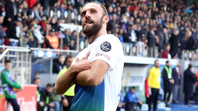 Vedat Muriç, geçtiğimiz sezon Çaykur Rizespor formasıyla 34 lig maçında 17 gol atmış 8 de asist yapma başarısı göstermişti.