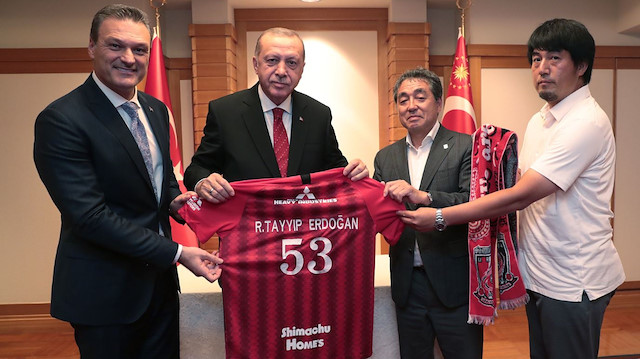 Cumhurbaşkanı Erdoğan Urawa Red Diamonds Futbol Kulübü yöneticileriyle görüştü.