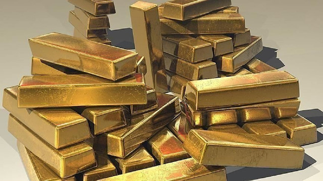 تعليق خلافات التجارة تهبط بعقود الذهب دون 1400 دولار للأونصة