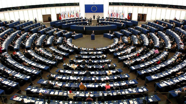 Avrupa Parlamentosu'nda Brexitçilerden marş protestosu