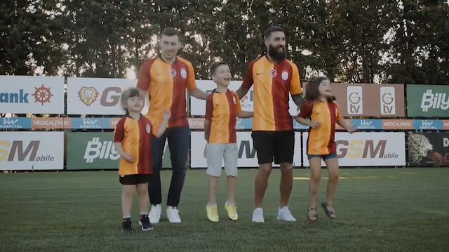 Galatasaray Jimmy Durmaz ve Şener Özbayraklı transferini bu video ile duyurdu