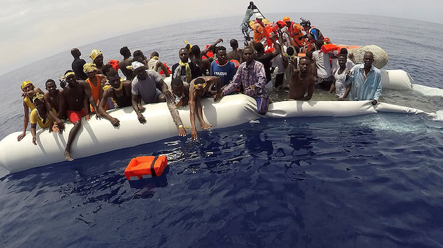41 düzensiz göçmen, 17 gün sonra karaya çıktı.