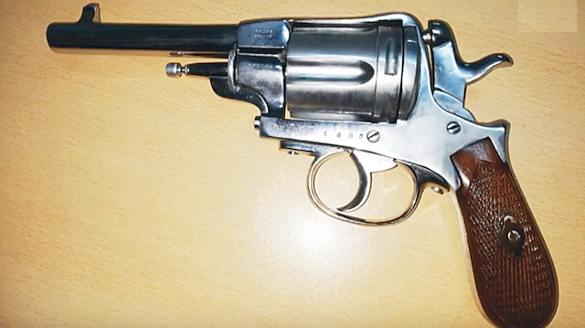 1868 yapımı Nagant marka tabanca