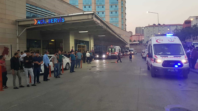 Yaralı askerler, Siirt Devlet Hastanesi'ne kaldırılıp, tedaviye alındı.