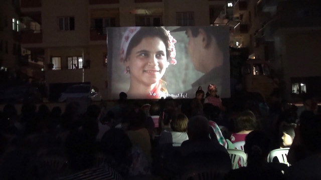 Acik Havada Aile Boyu Nostalji Sinema Keyfi