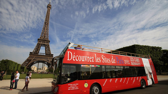 Paris'te turist otobüslerinin şehir merkezine girişi 
yasaklanıyor
