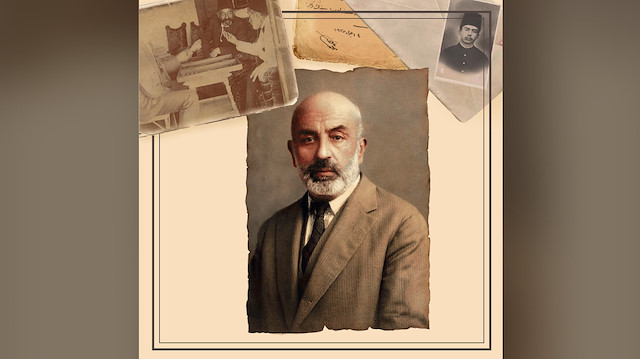 Mehmed Akif Ersoy'un sol üst köşedeki fotoğrafı Âkif Salnâmesi​ isimli kitabın kapak fotoğrafı olarak gün yüzüne çıktı.