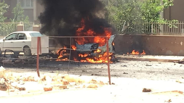 Reyhanlı'da bir otomobilde patlama meydana geldi: 2 kişi hayatını kaybetti.