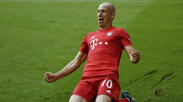 Dutch star Robben retires from football