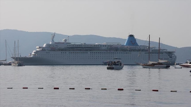 ​

"أورينت كوين" للرحلات السياحية تصل إلى ميناء مارماريس التركي