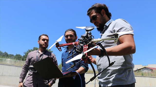 Makine ve Elektrik Elektronik Mühendisliği Bölümü öğrencilerinin yaptığı drone.