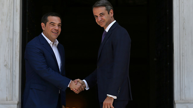 Newly-appointed Greek Prime Minister Kyriakos Mitsotakis shakes hands with outgoing Prime Minister Alexis Tsipras at the Maximos Mansion in Athens, Greece July 8, 2019. REUTERS/Costas Baltas

