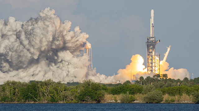 Space X tarafından geliştirilen Falcon roketleri tekrar defalarca UUİ'ye malzeme taşıdı. 