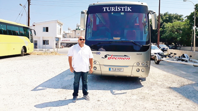 Otobüs şoförü Erdoğan Gürsoy, yolcularını aldıktan sonra havaalanından çıkarken saldırıya uğradı.