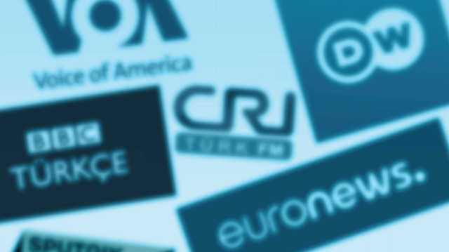 BBC Türkçe, Deutsche Welle Türkçe, Amerika’nın Sesi, Euronews Türkiye ve CRI Türk'ün logoları.  