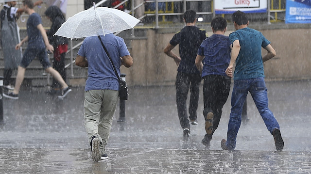 Meteorolojiden İstanbul için yağış uyarısı yapıldı.