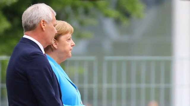 Merkel korkutmaya başladı: 3 haftada 3'üncü kez titredi