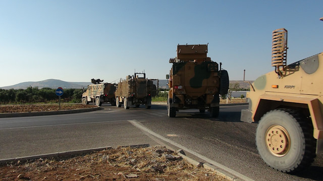 Askeri konvoy güvenlik önlemleri altında sınır hattına doğru hareket etti.