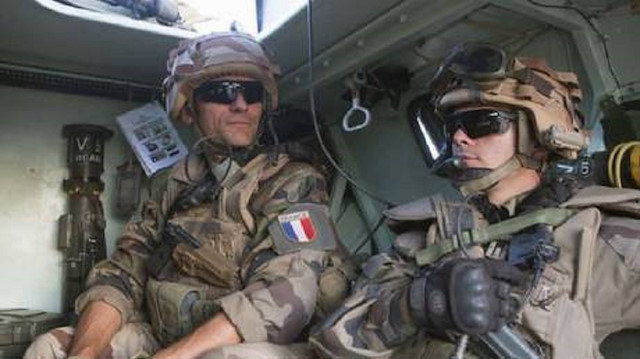 "الغارديان": بريطانيا وفرنسا تعتزمان إرسال قوات إضافية إلى سوريا
