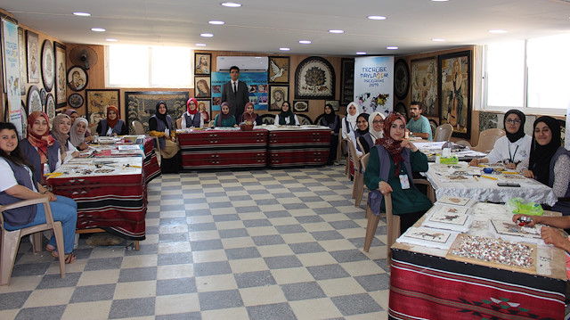 طالبات تركيات يشاركن في برنامج بالأردن لتعلم "الفسيفساء"