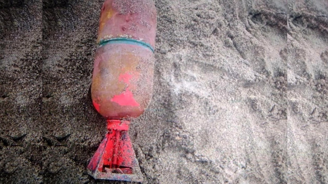 Sahil kıyısında bulunan bomba.