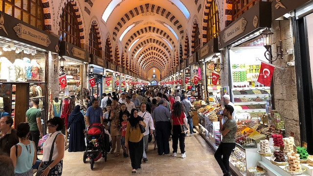 السوق المسقوف بإسطنبول.. التاريخ والثقافة والتجارة في مكان واحد