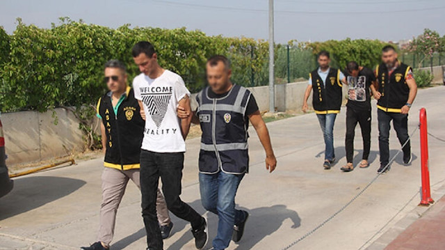 Sercan B. ile Gökhan B. polisler tarafından yakalandı.