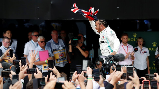 Silverstone'da 6. kez zafer yaşayan Lewis Hamilton, Büyük Britanya GP'sini en çok kazanan isim olarak tarihe geçti. 