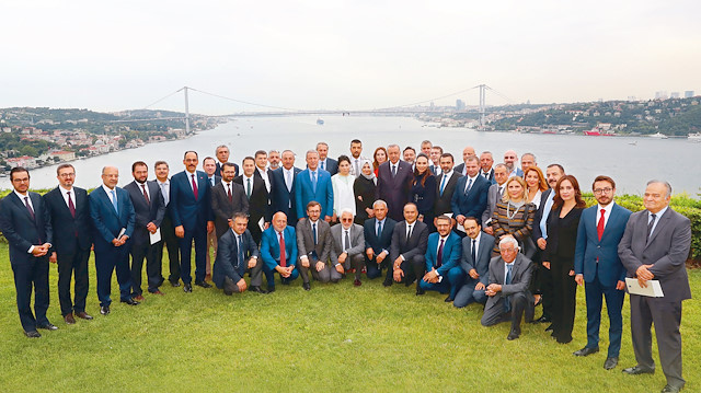 Gazete ve televizyon 
yöneticileri, Vahdettin 
Köşkü’nde Cumhurbaşkanı 
Erdoğan ile bir araya geldi.