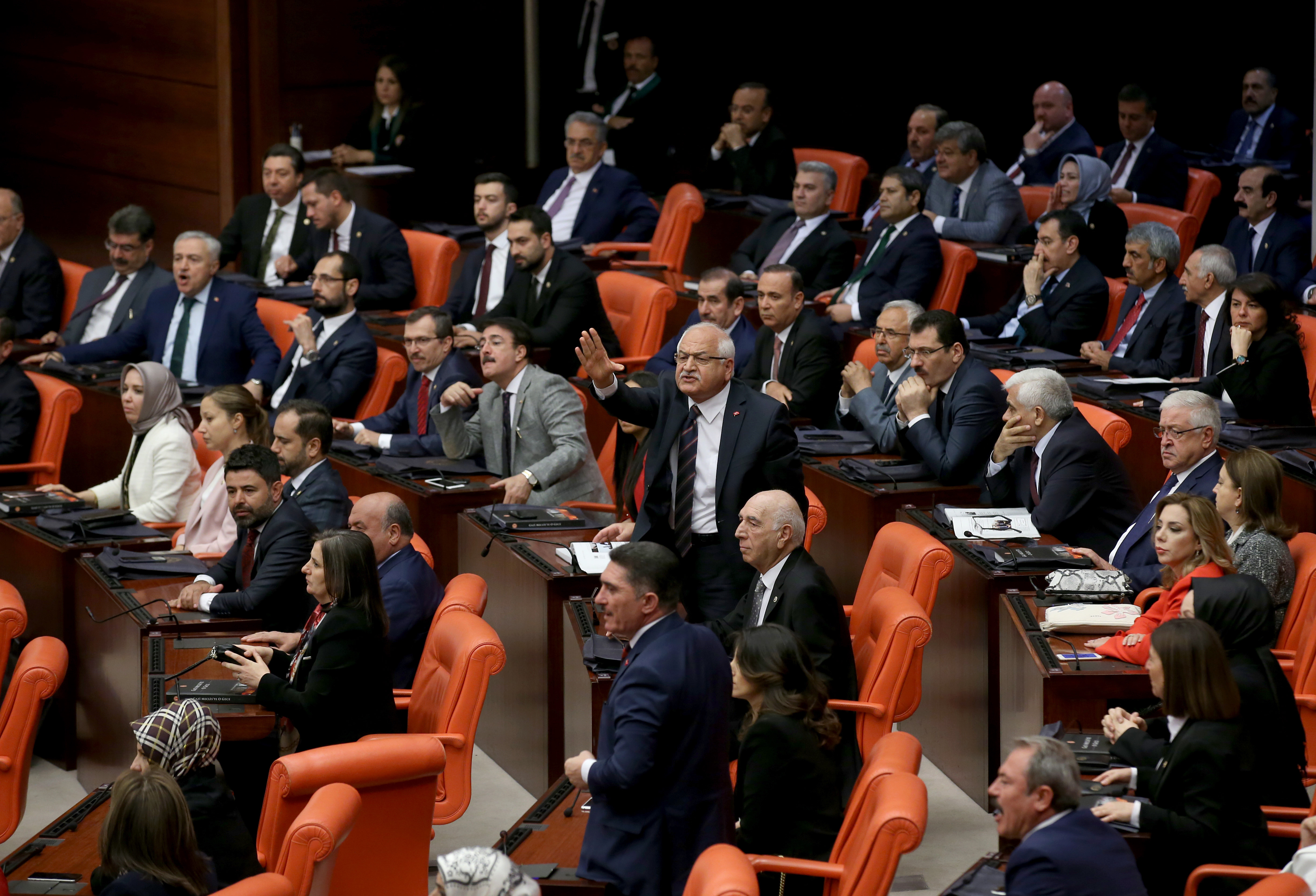 CHP'li vekilin provokasyonu TBMM'de gergin anlara neden oldu.